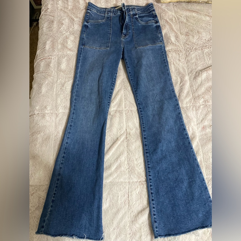 High-Rise Flare Jeans in Dark Blue Wash